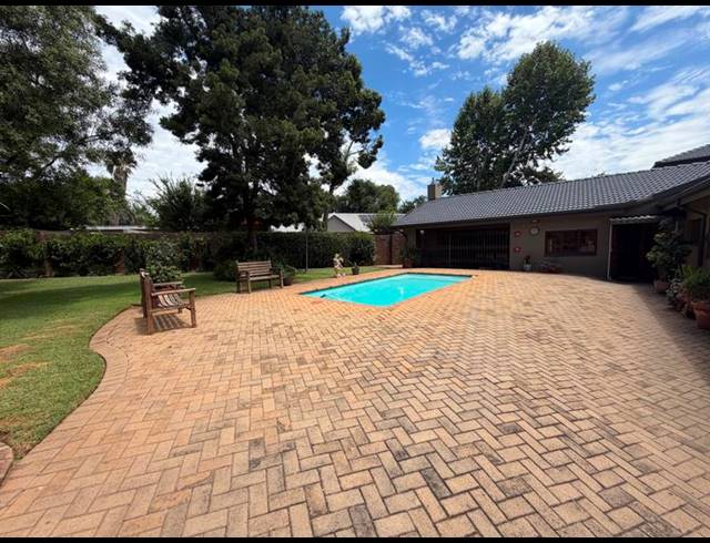 6 BEDROOM HOUSE FOR SALE IN CLUBVILLE